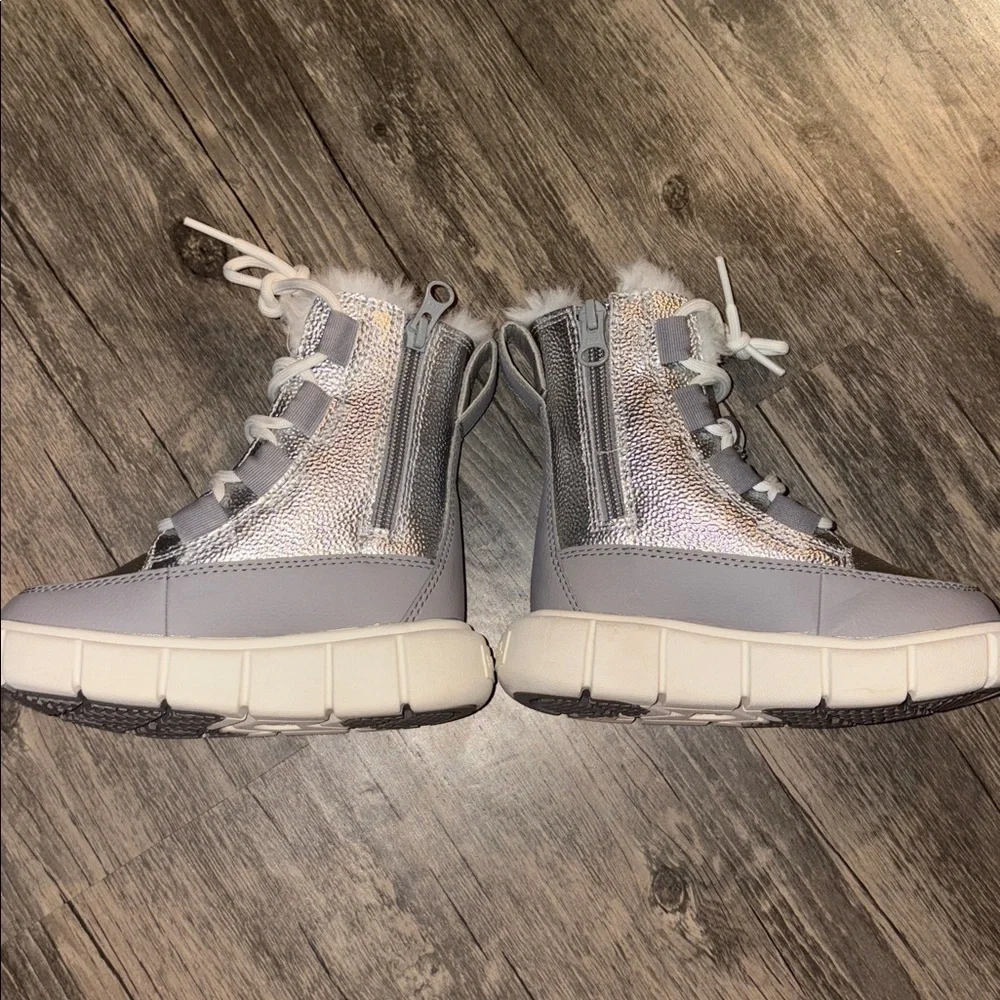 Sorel Explorer III Lace Winter Boot kids size 8: waterproof